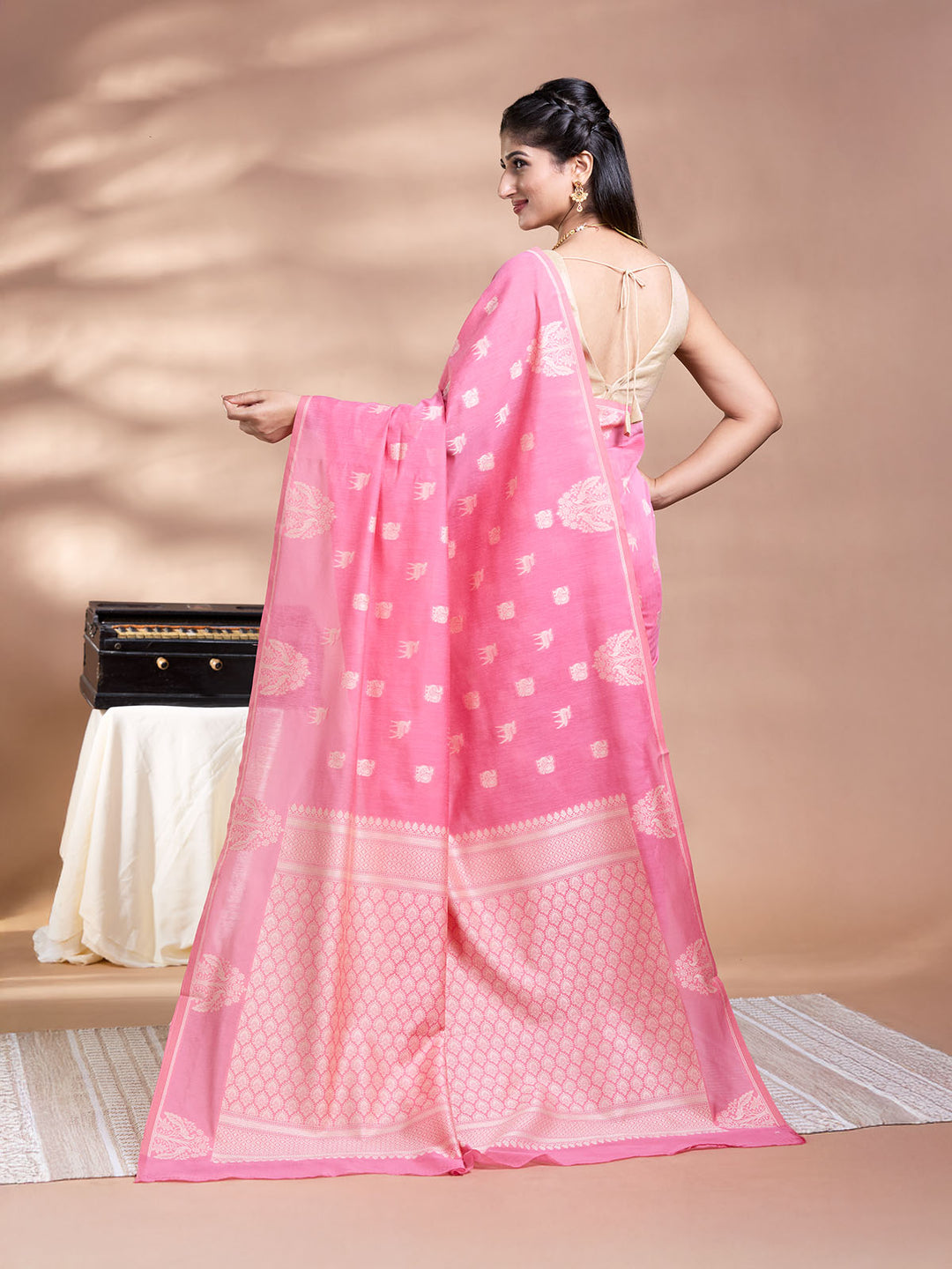 Pink Resham Weave Mulmul Cotton Saree_5