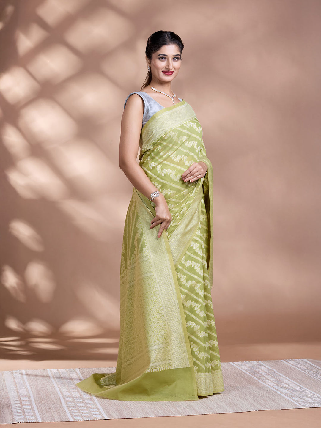 Green Resham Weave Mulmul Cotton Saree_3