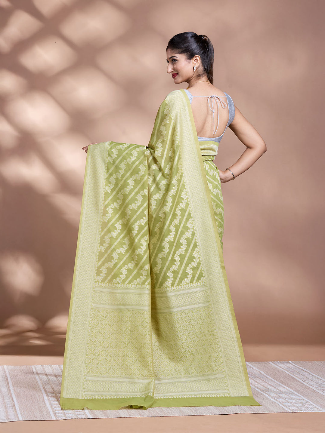 Green Resham Weave Mulmul Cotton Saree_5