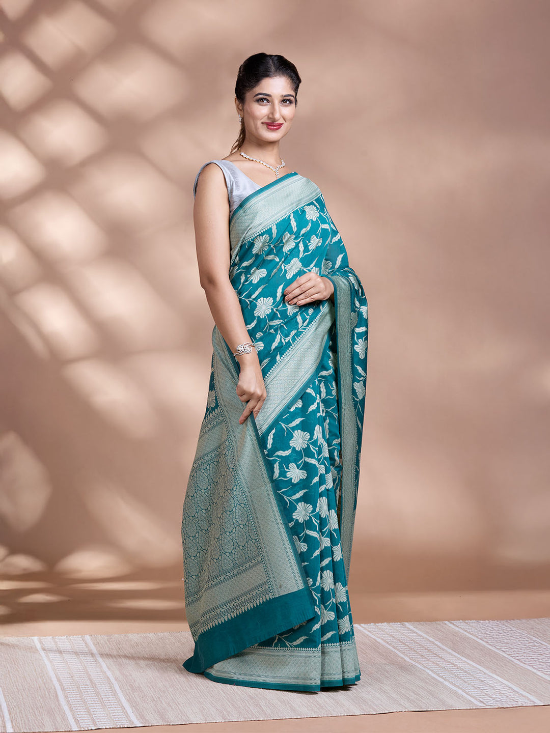 Green Resham Weave Mulmul Cotton Saree_3