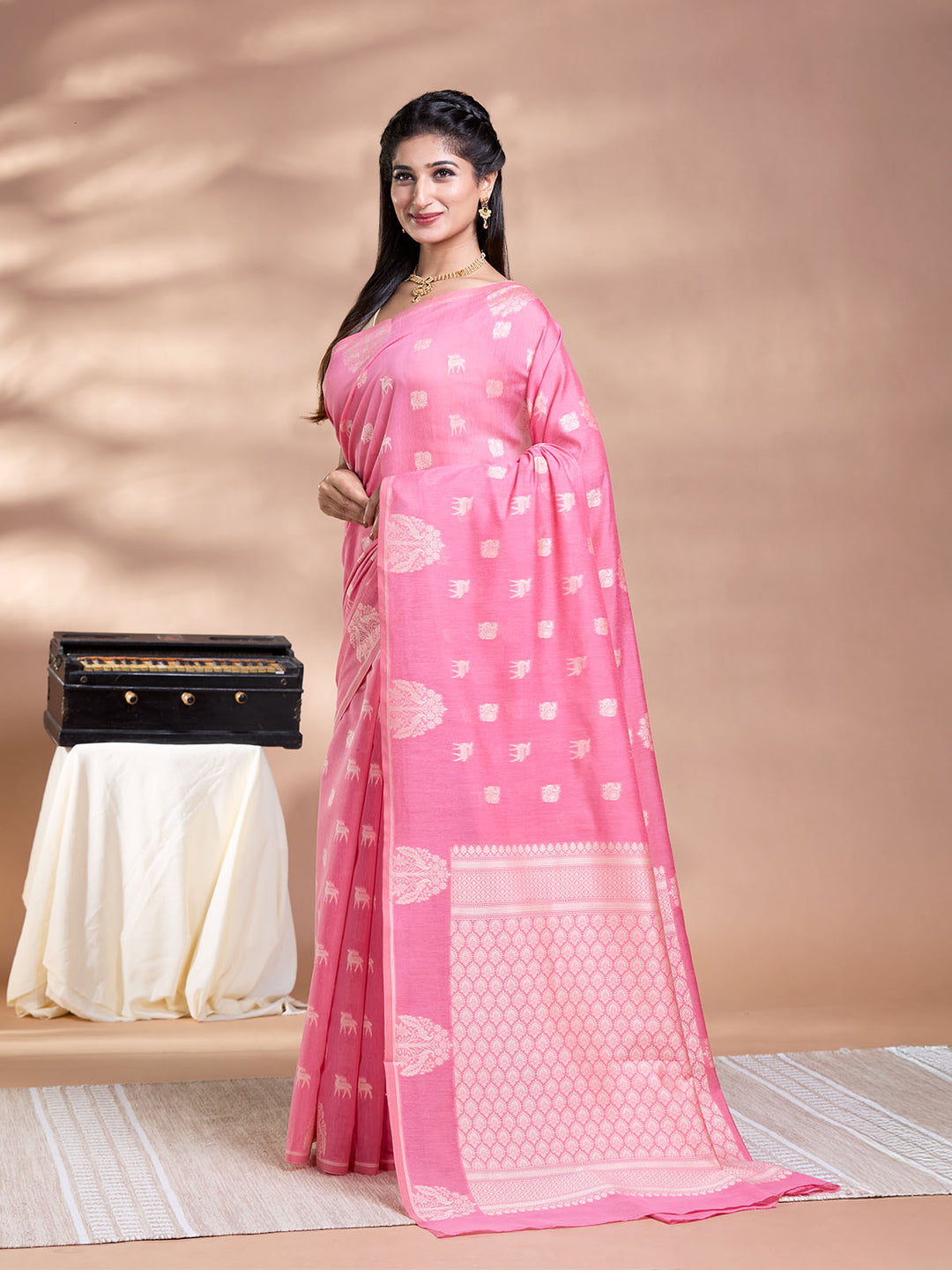 Pink Resham Weave Mulmul Cotton Saree_2