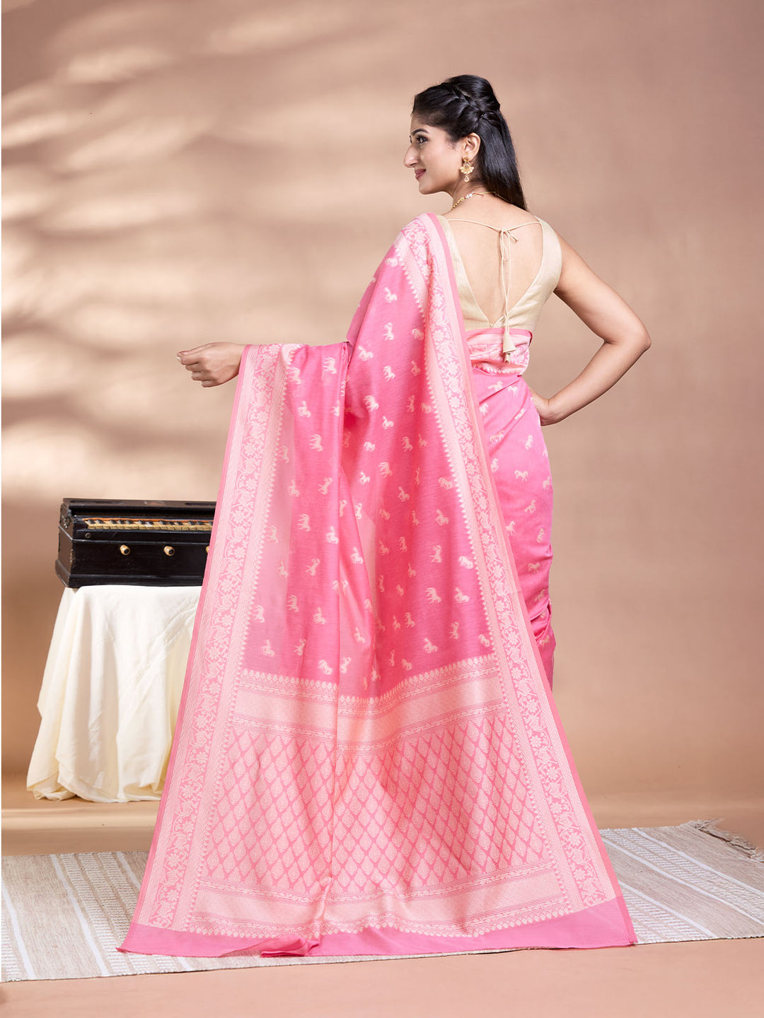 Pink Resham Weave Mulmul Cotton Saree_5