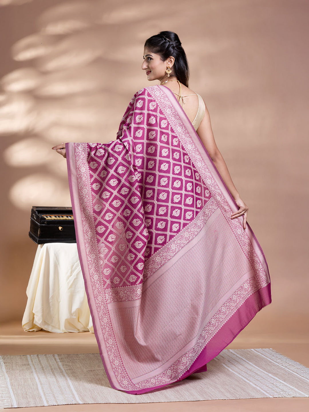 Magenta Resham Weave Mulmul Cotton Saree_5