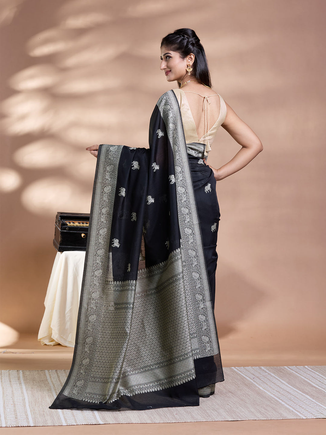 Black Resham Weave Mulmul Cotton Saree_5