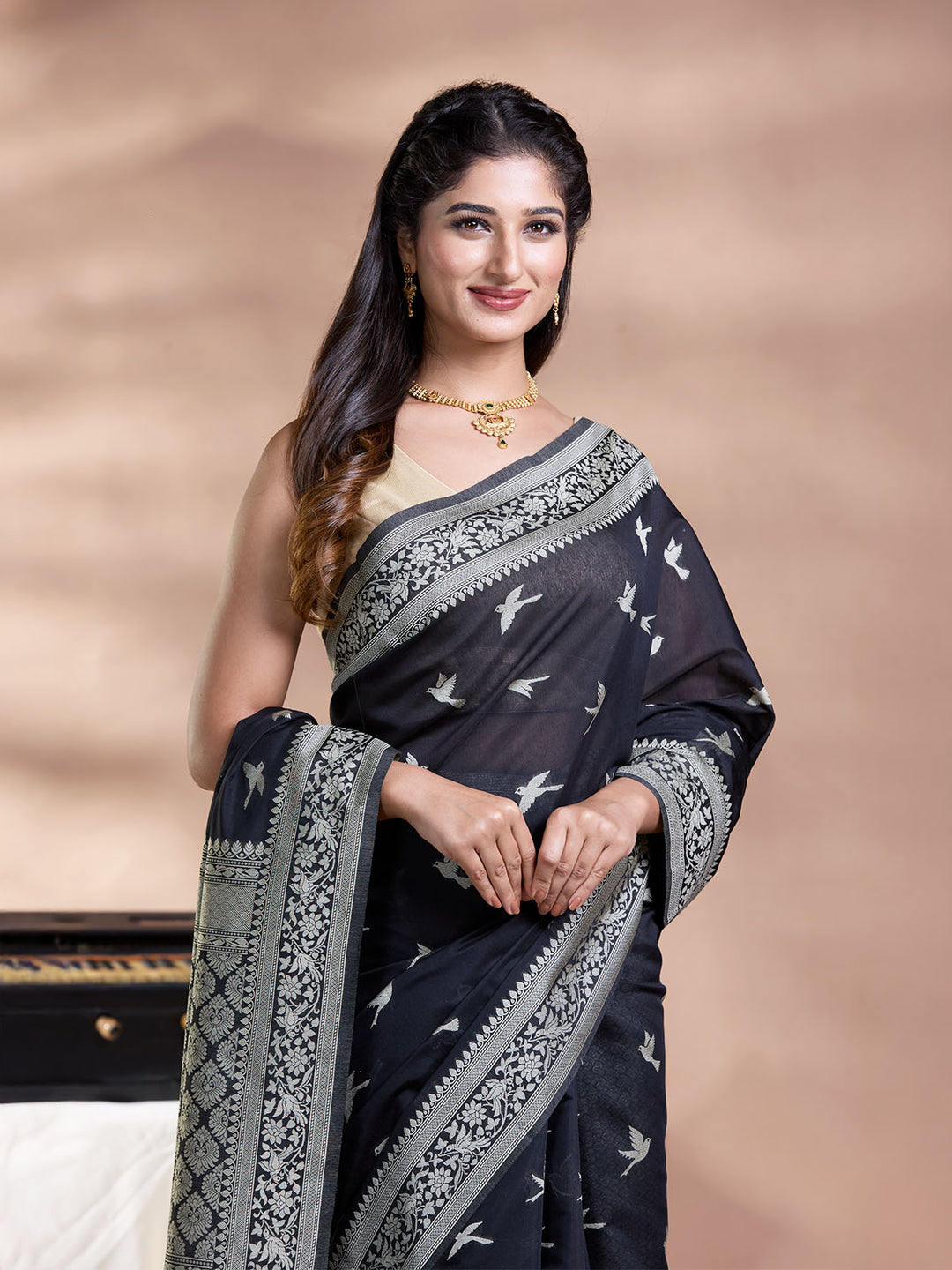 Black Resham Weave Mulmul Cotton Saree_2