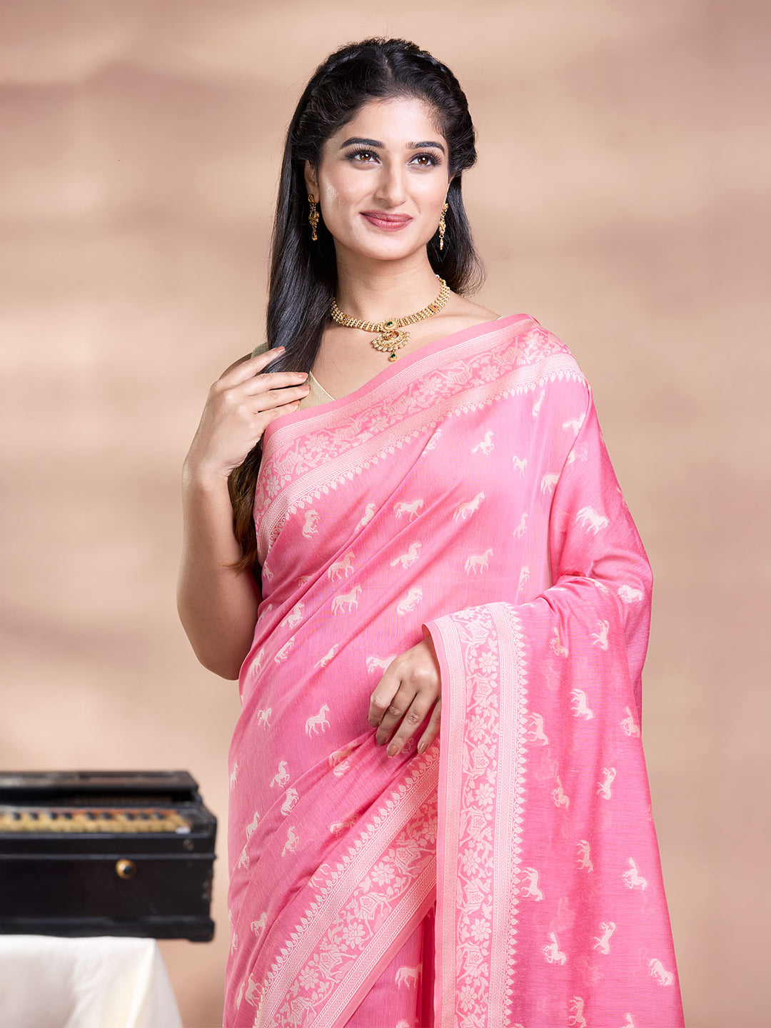 Pink Resham Weave Mulmul Cotton Saree_4