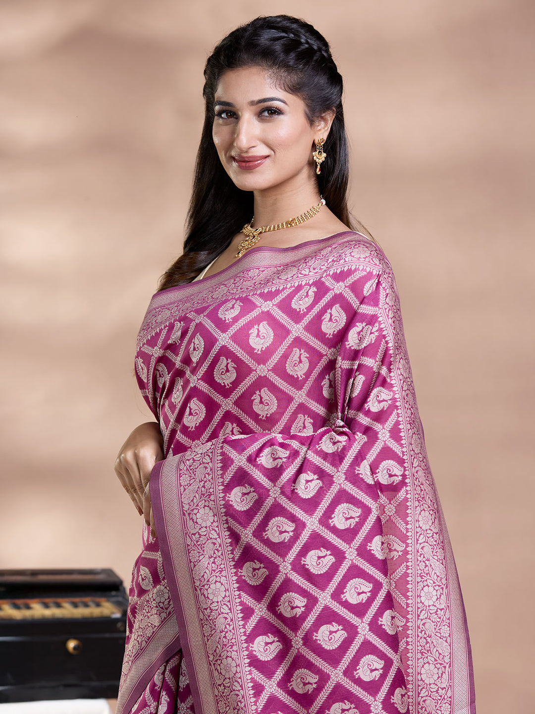 Magenta Resham Weave Mulmul Cotton Saree_4