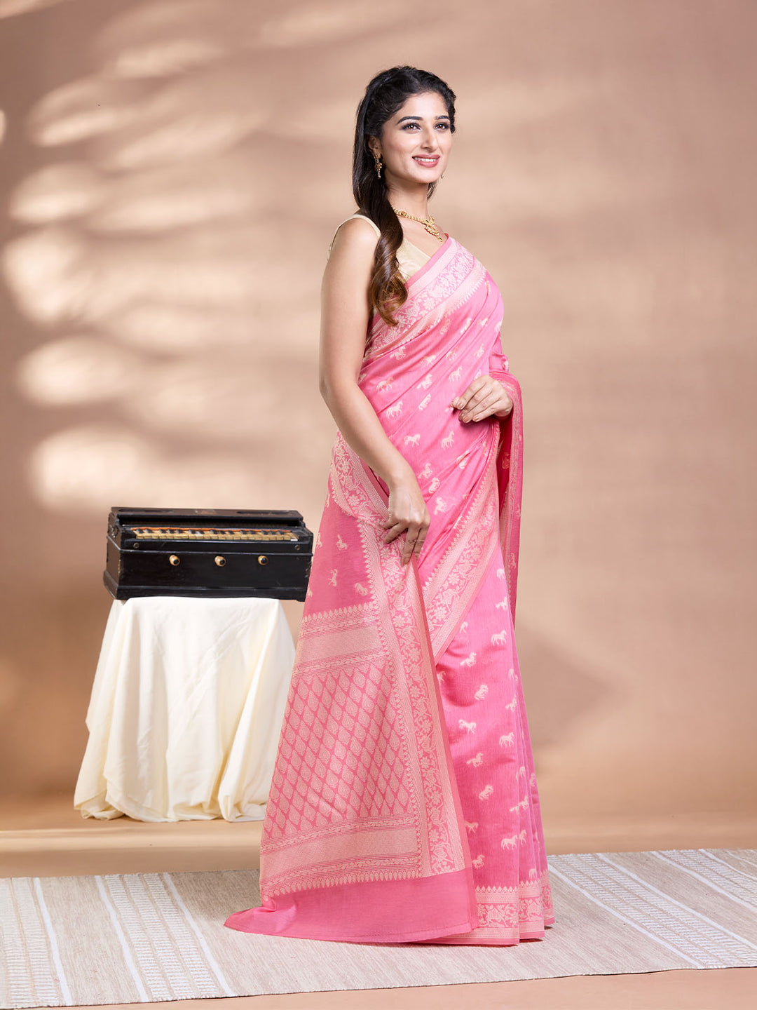 Pink Resham Weave Mulmul Cotton Saree_3
