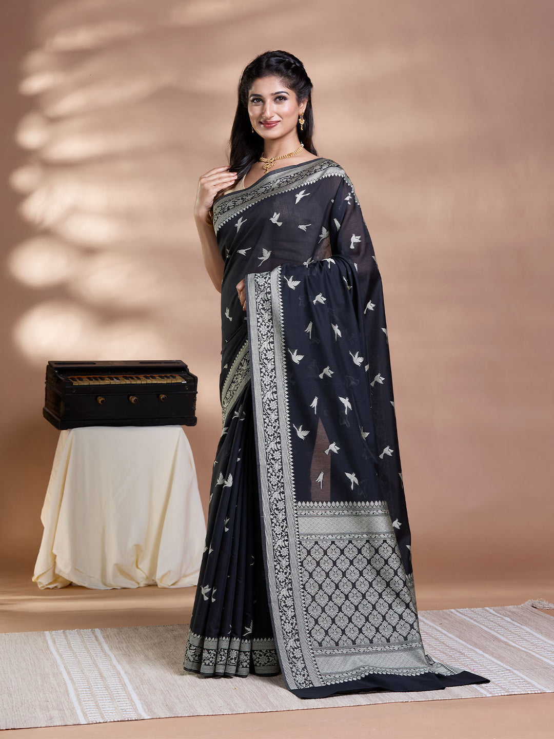 Black Resham Weave Mulmul Cotton Saree_4