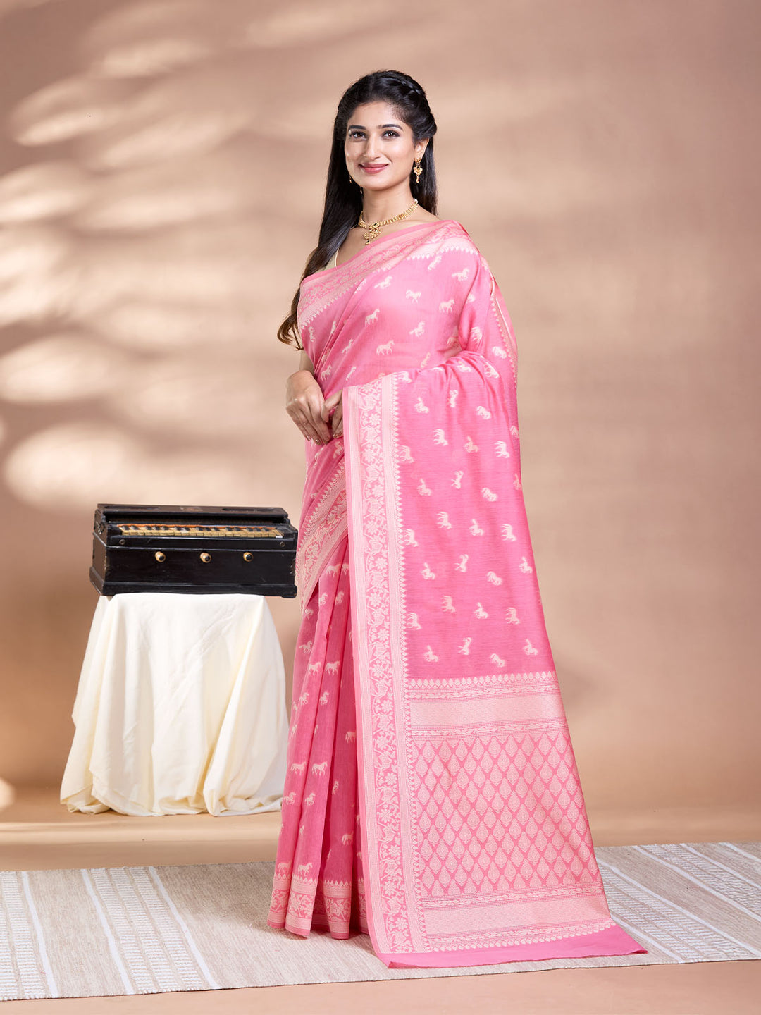 Pink Resham Weave Mulmul Cotton Saree_2