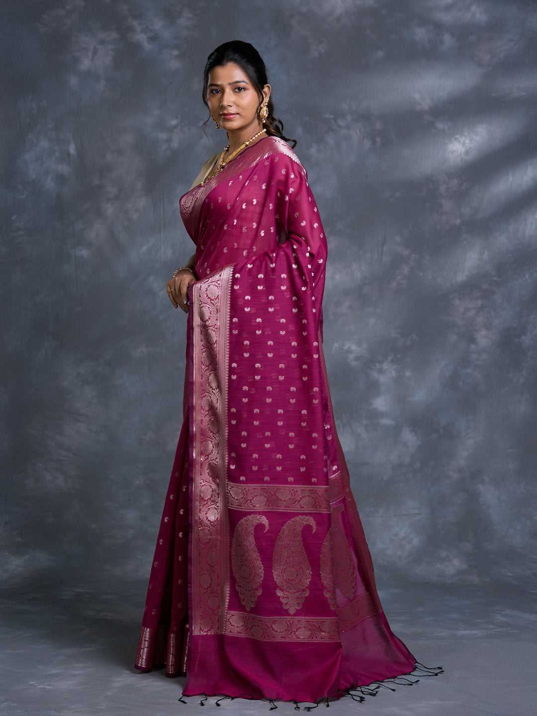 Magenta Mulmul Cotton Zari Woven Saree_3