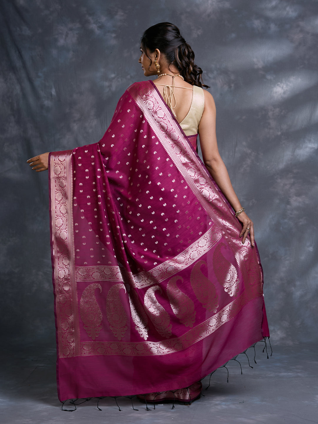Magenta Mulmul Cotton Zari Woven Saree_5