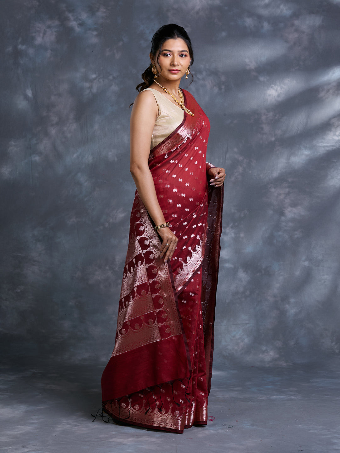 Red Mulmul Cotton Zari Woven Saree_2