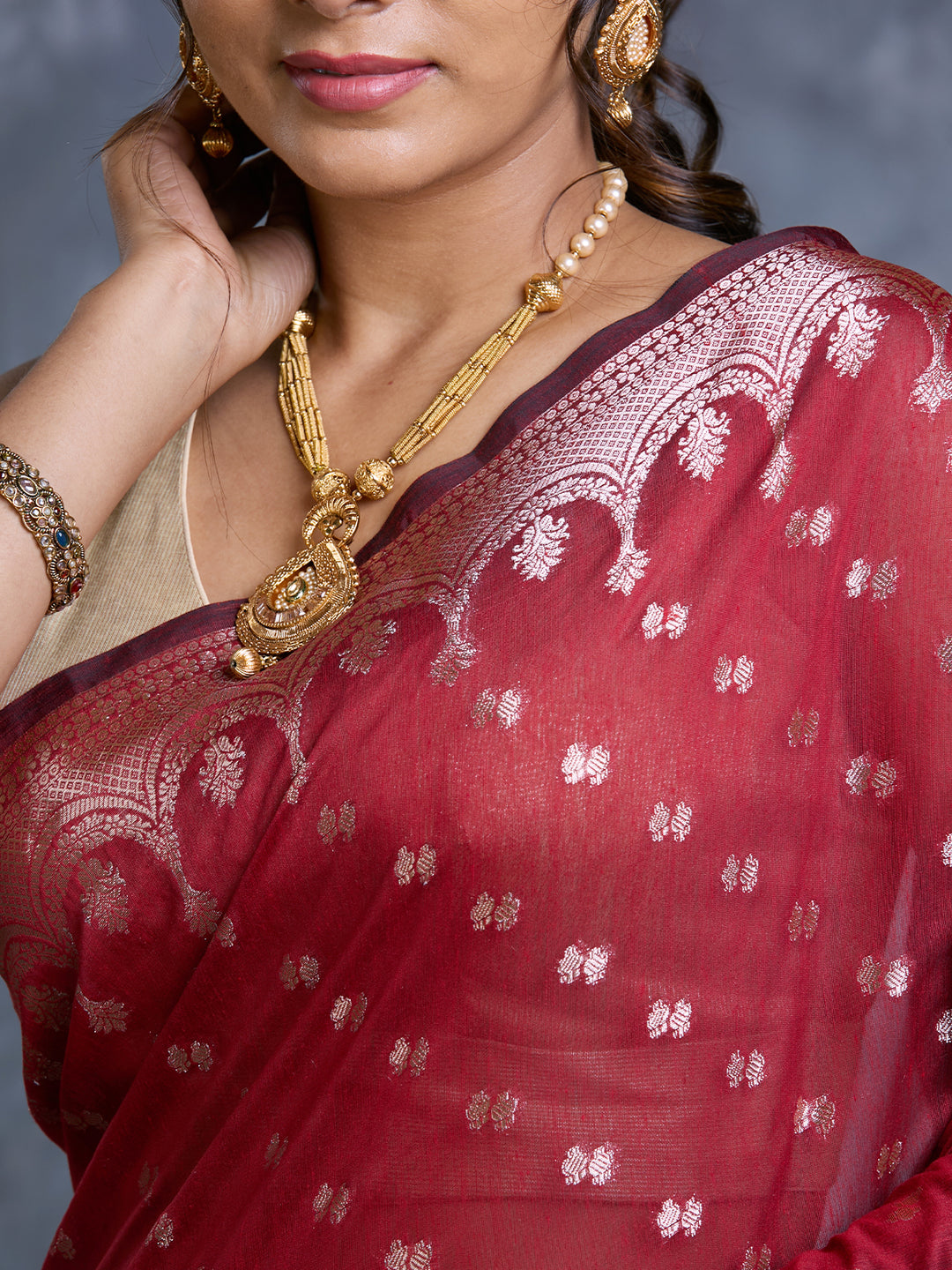 Red Mulmul Cotton Zari Woven Saree_4