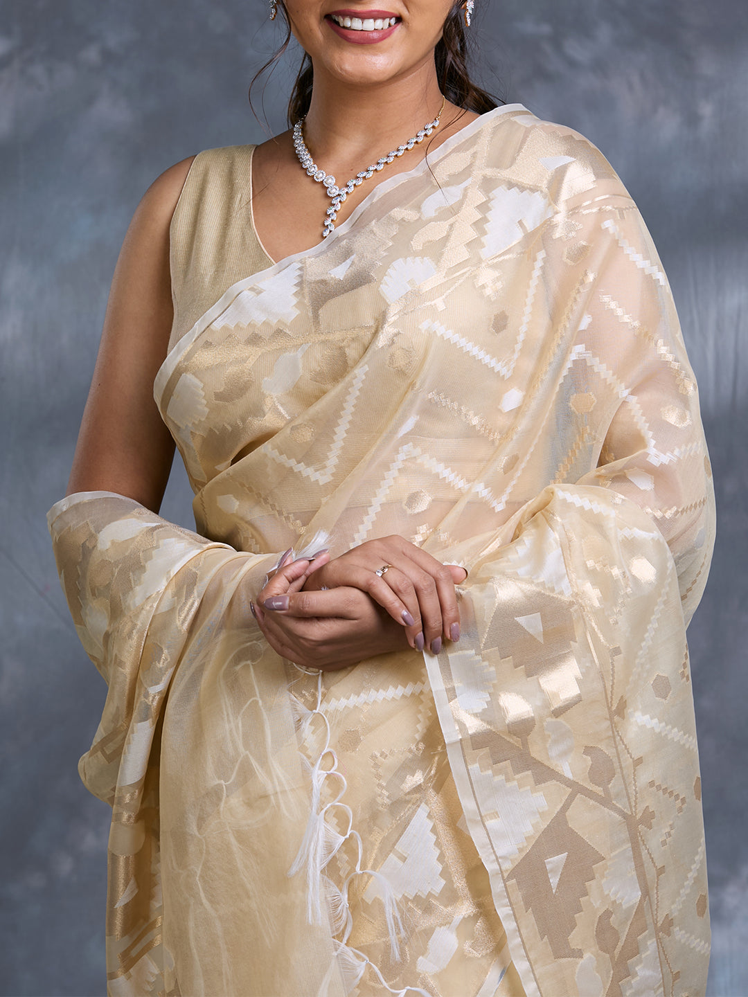 Gold Kora Organza Jamdani Saree_4