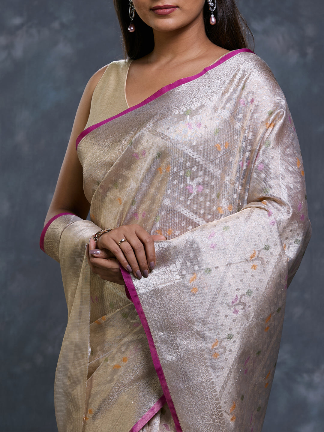 Gold Kota Tissue Zari Woven Saree_4